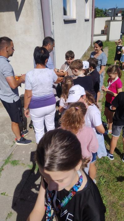 Slavnostní předávání cen školní olympiády.